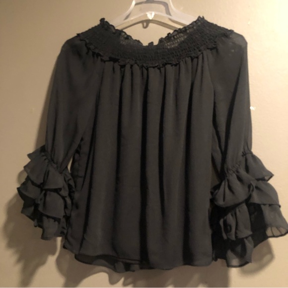 Cece Ruffle Sleeves Top Medium - Picture 2 of 6